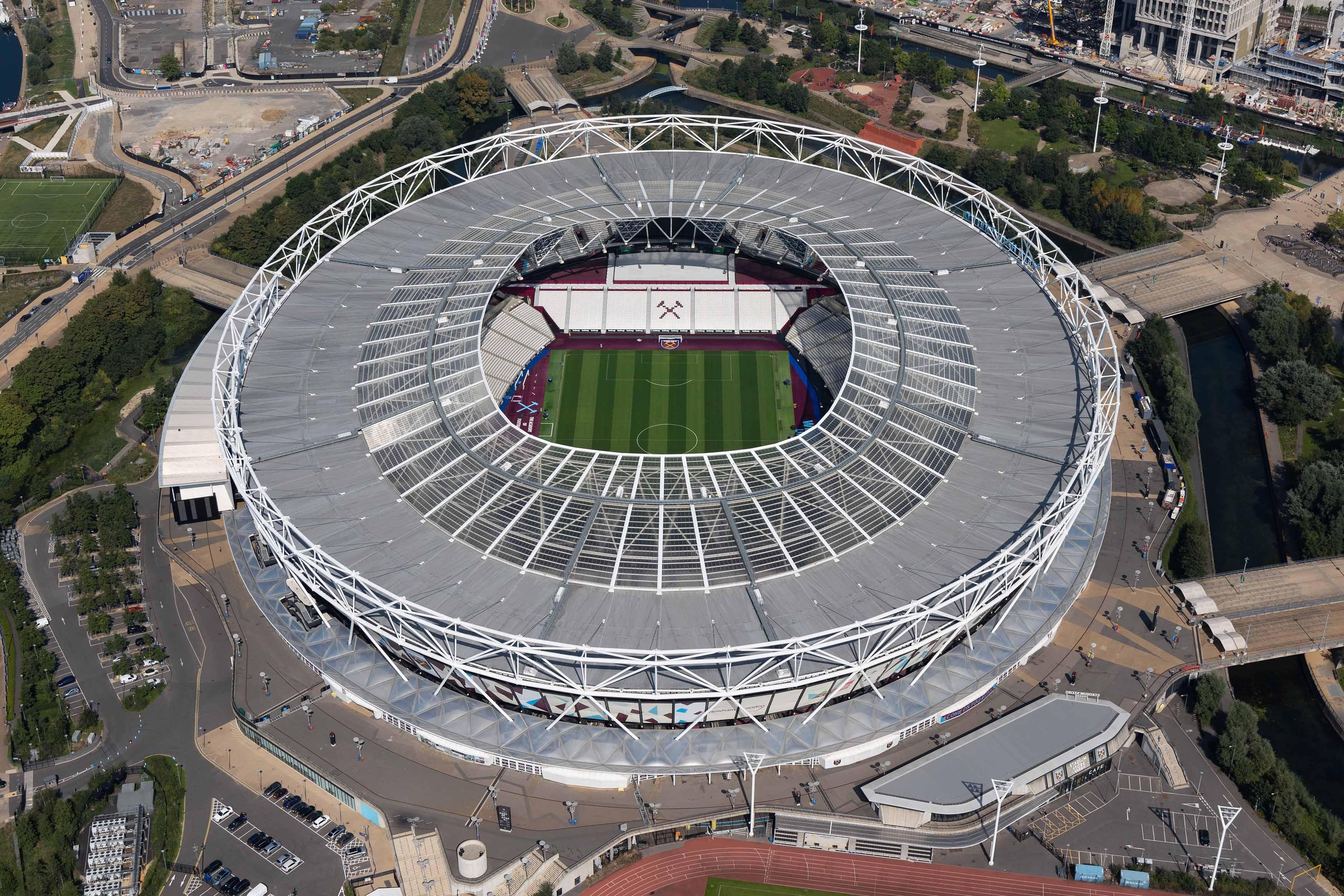 Immersing ⁣in the Vibrant Atmosphere of​ London Stadium Events