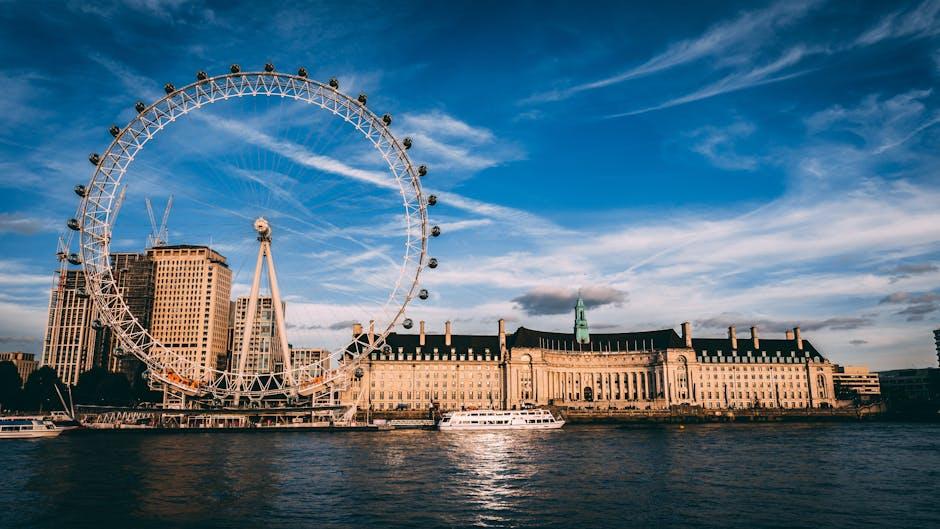 Discovering the Magnificent Sights of London from​ the ​River