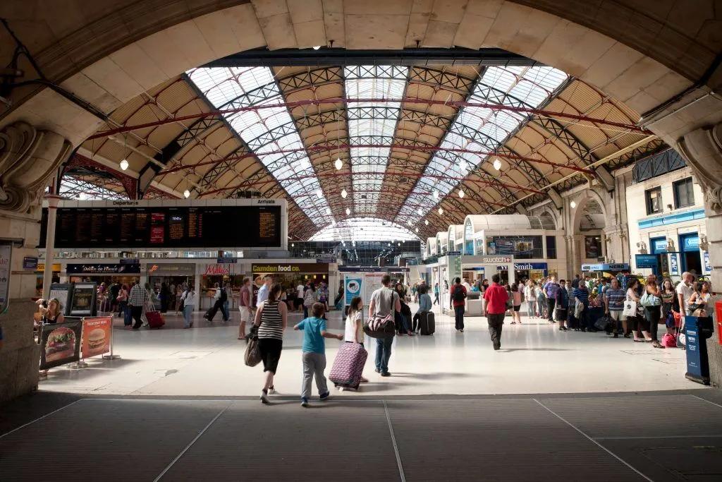 - Navigating London Victoria Station Like a Local